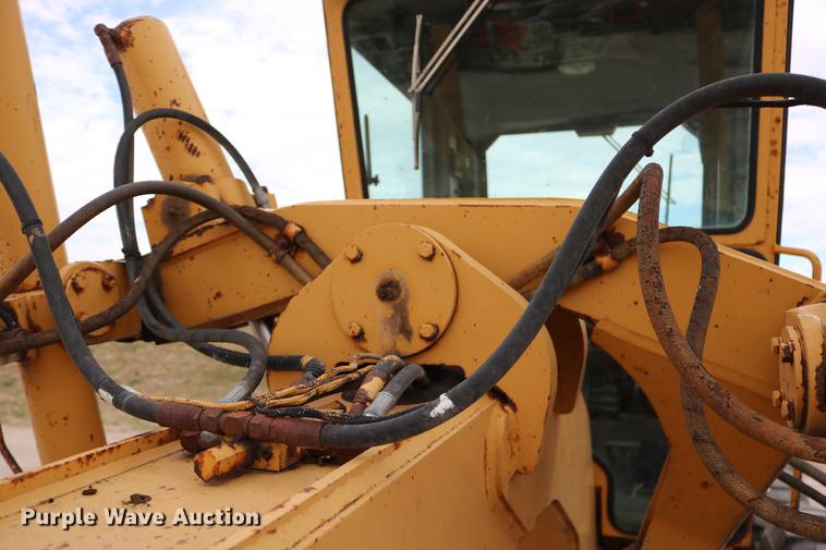 image for item DD0123 1992 Champion 720A motor grader