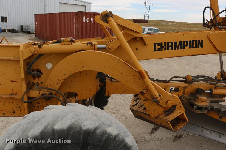 image for item DD0123 1992 Champion 720A motor grader