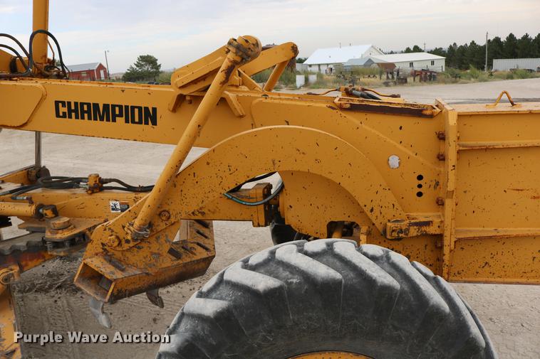 image for item DD0123 1992 Champion 720A motor grader