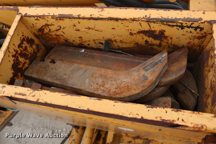 image for item DD0123 1992 Champion 720A motor grader