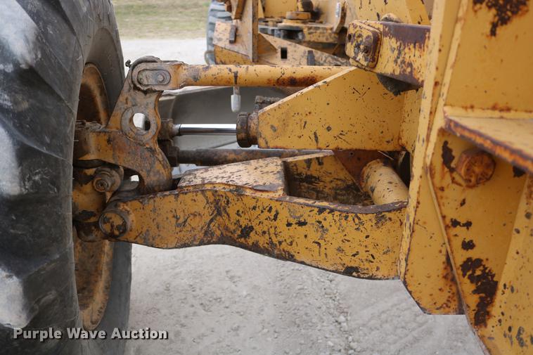 image for item DD0123 1992 Champion 720A motor grader