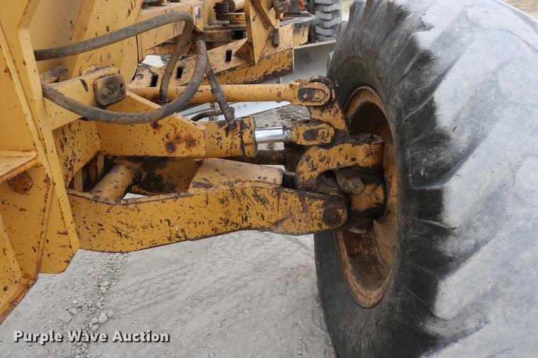image for item DD0123 1992 Champion 720A motor grader