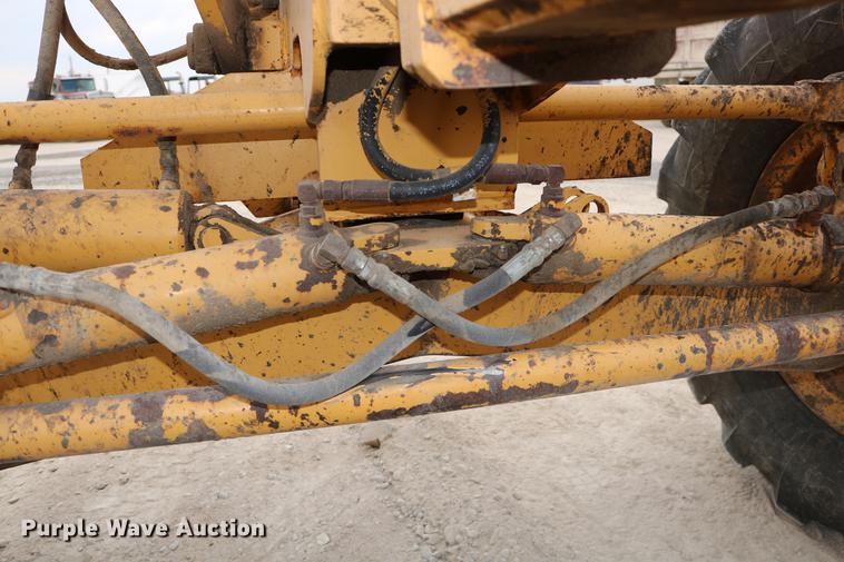 image for item DD0123 1992 Champion 720A motor grader