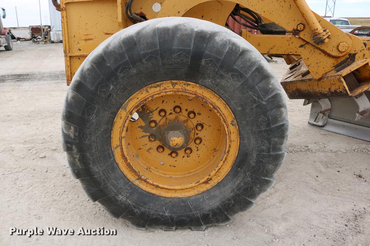 image for item DD0123 1992 Champion 720A motor grader