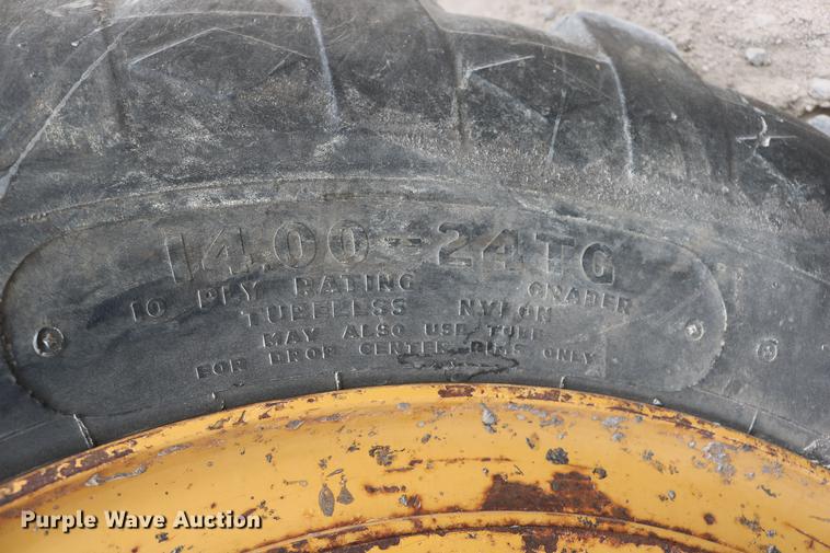 image for item DD0123 1992 Champion 720A motor grader