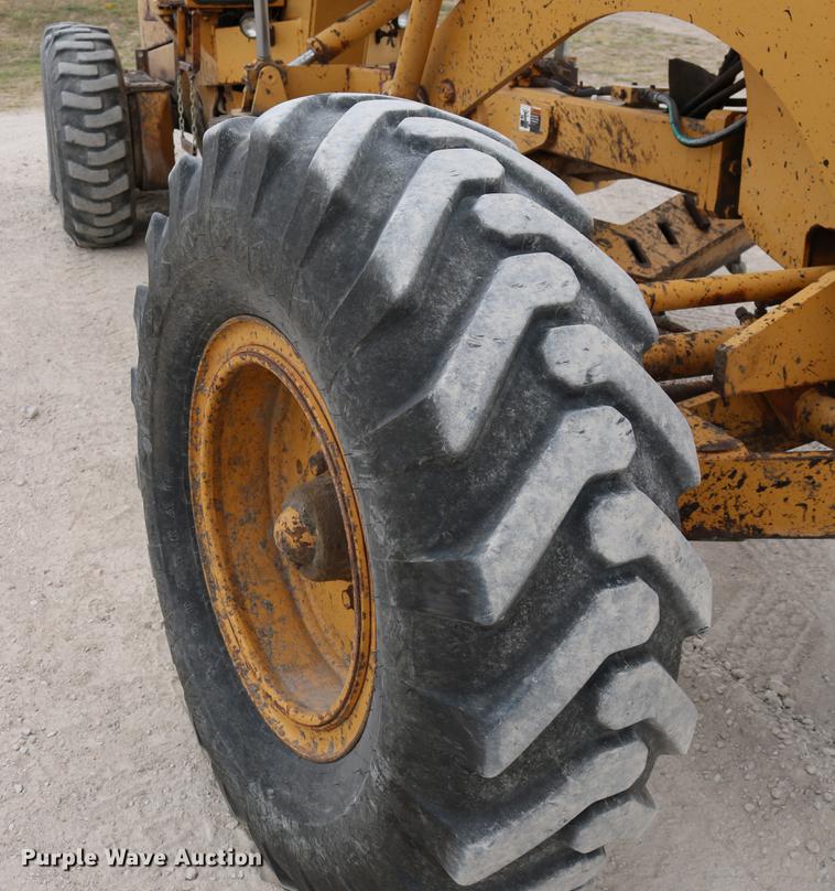 image for item DD0123 1992 Champion 720A motor grader