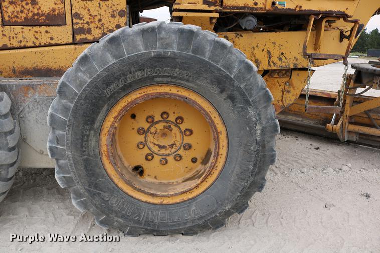 image for item DD0123 1992 Champion 720A motor grader