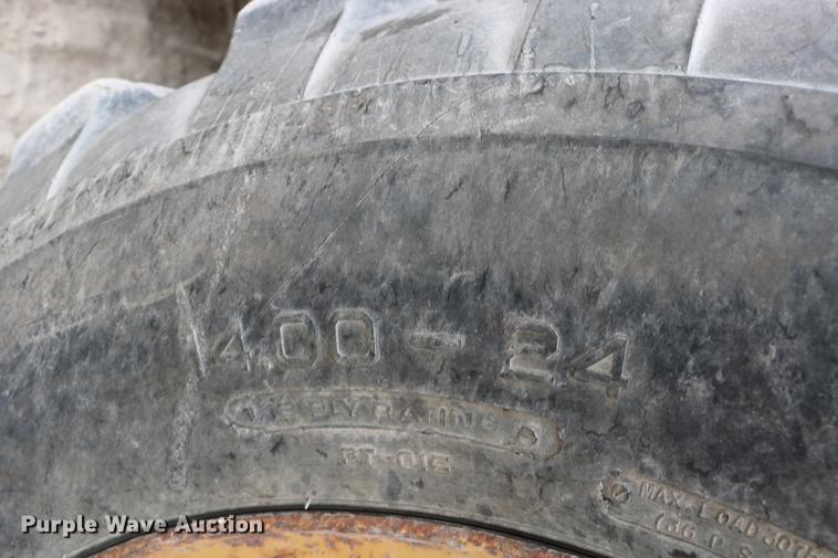 image for item DD0123 1992 Champion 720A motor grader