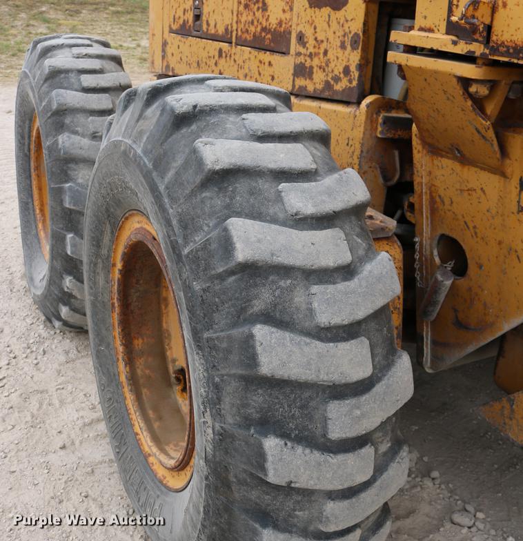 image for item DD0123 1992 Champion 720A motor grader