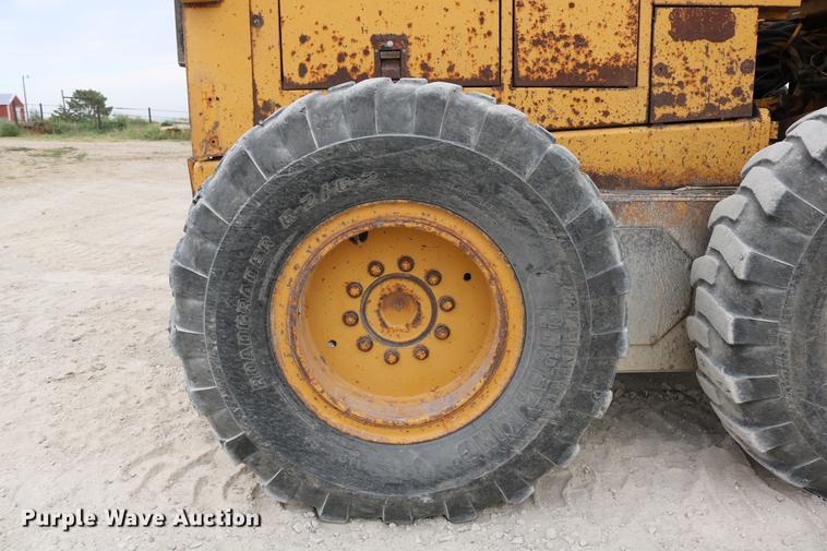 image for item DD0123 1992 Champion 720A motor grader