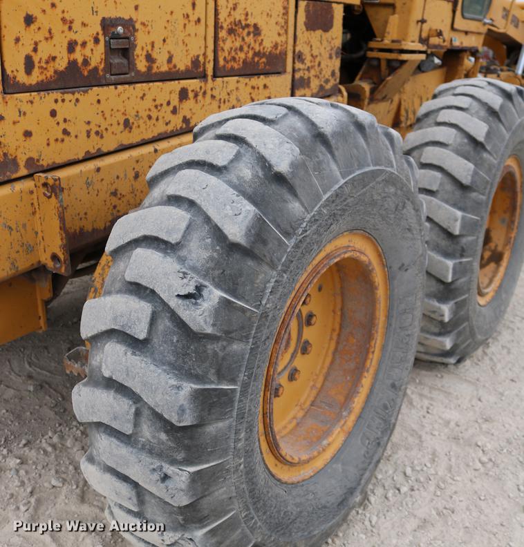 image for item DD0123 1992 Champion 720A motor grader