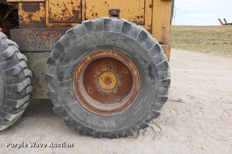 image for item DD0123 1992 Champion 720A motor grader