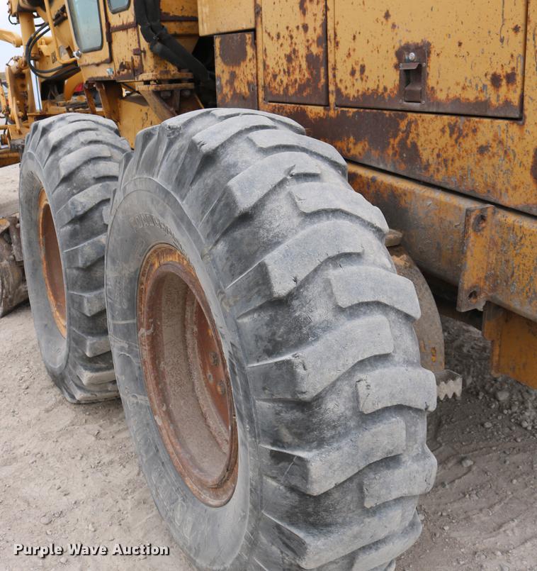 image for item DD0123 1992 Champion 720A motor grader