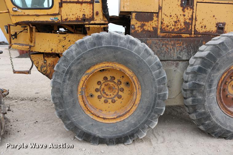 image for item DD0123 1992 Champion 720A motor grader