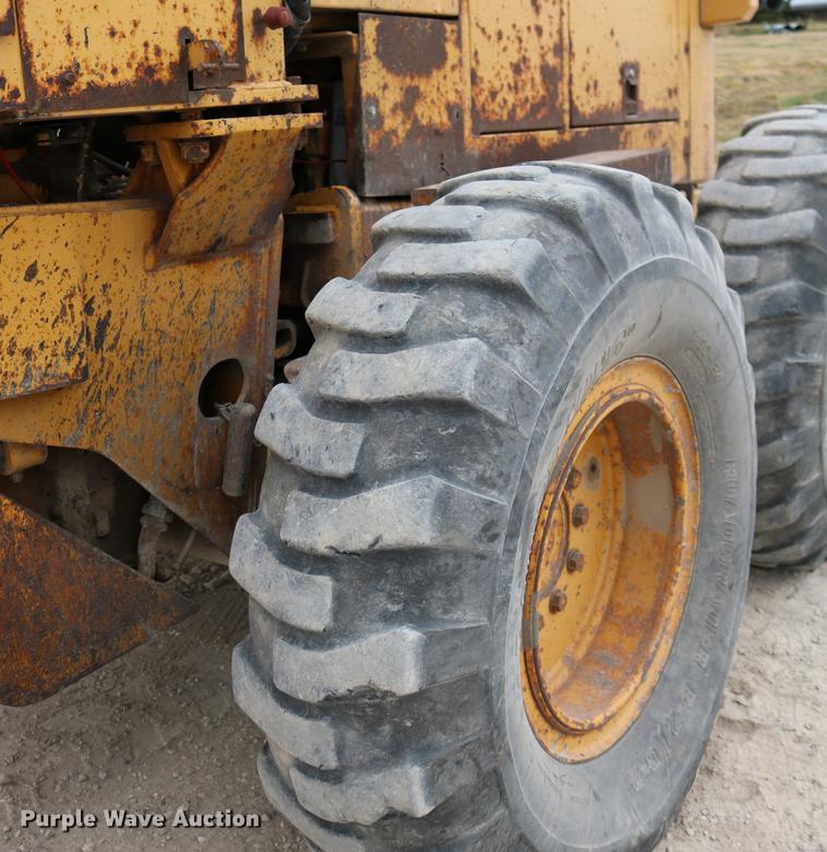 image for item DD0123 1992 Champion 720A motor grader