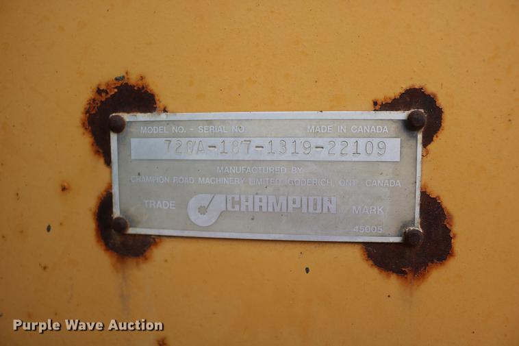 image for item DD0123 1992 Champion 720A motor grader