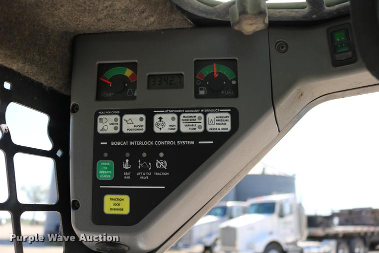 image for item DD0172 2007 Bobcat A300 skid steer