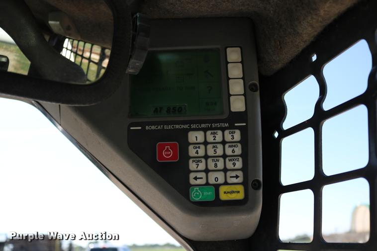 image for item DD0172 2007 Bobcat A300 skid steer