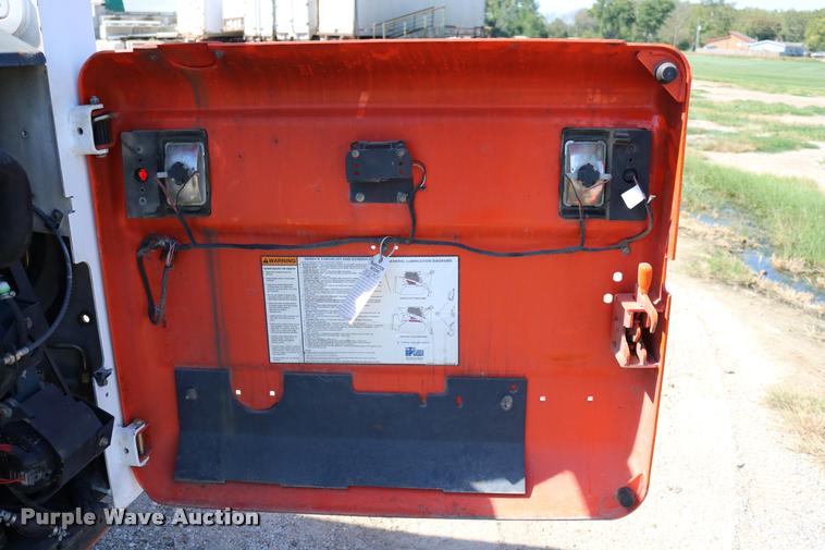 image for item DD0172 2007 Bobcat A300 skid steer