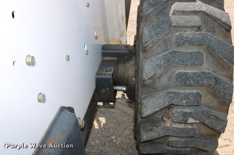 image for item DD0172 2007 Bobcat A300 skid steer