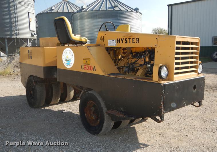 image for item DD0809 1997 Hyster C530A pneumatic roller