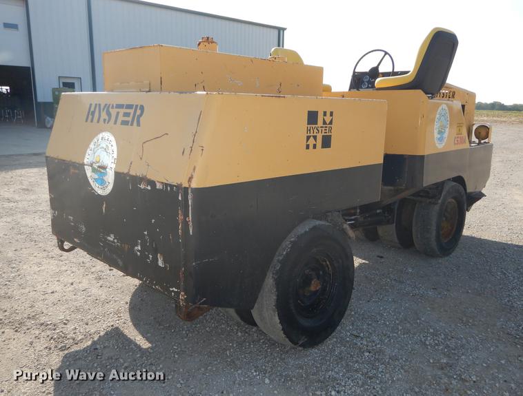 image for item DD0809 1997 Hyster C530A pneumatic roller