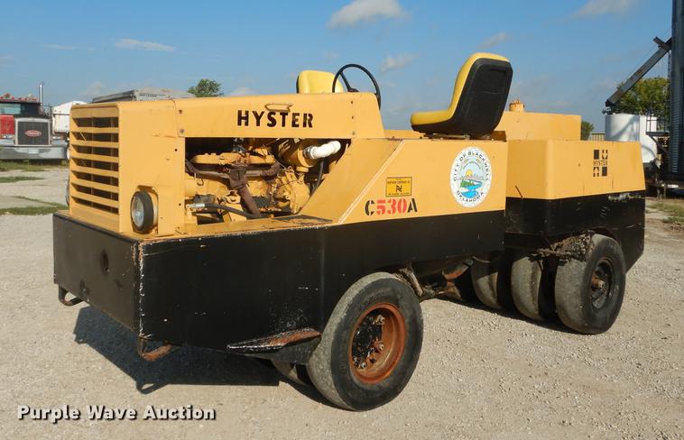 image for item DD0809 1997 Hyster C530A pneumatic roller