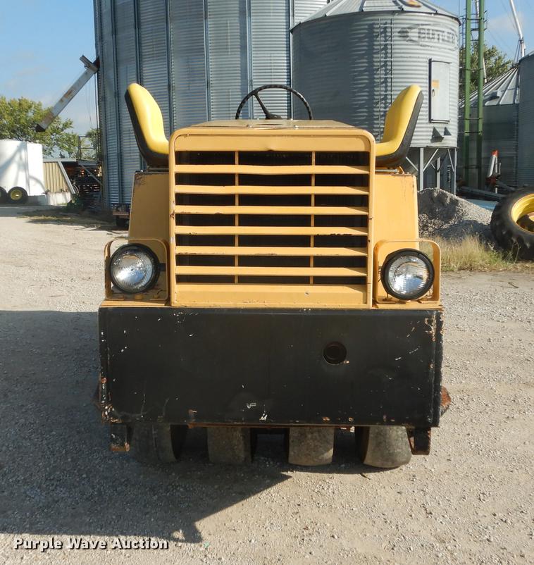 image for item DD0809 1997 Hyster C530A pneumatic roller