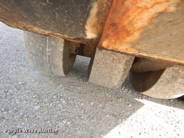 image for item DD0809 1997 Hyster C530A pneumatic roller