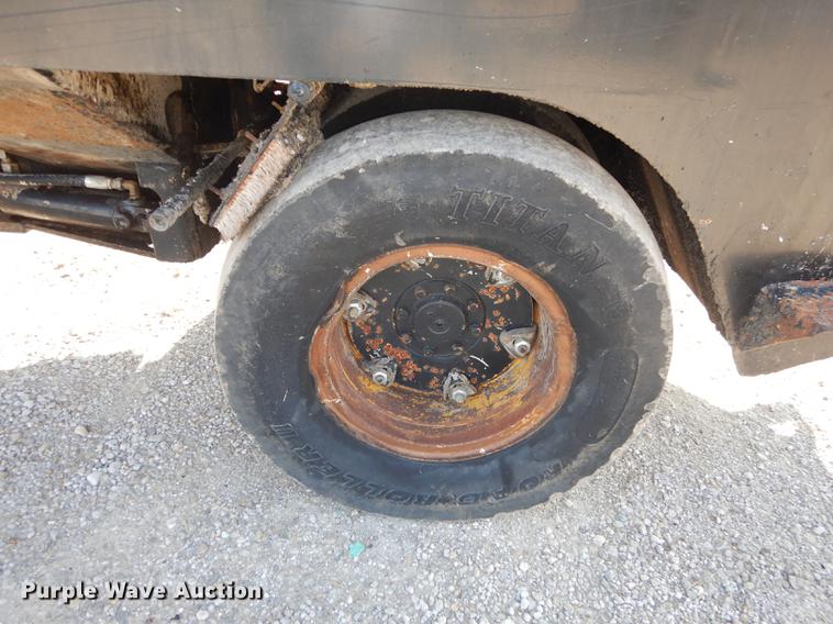 image for item DD0809 1997 Hyster C530A pneumatic roller