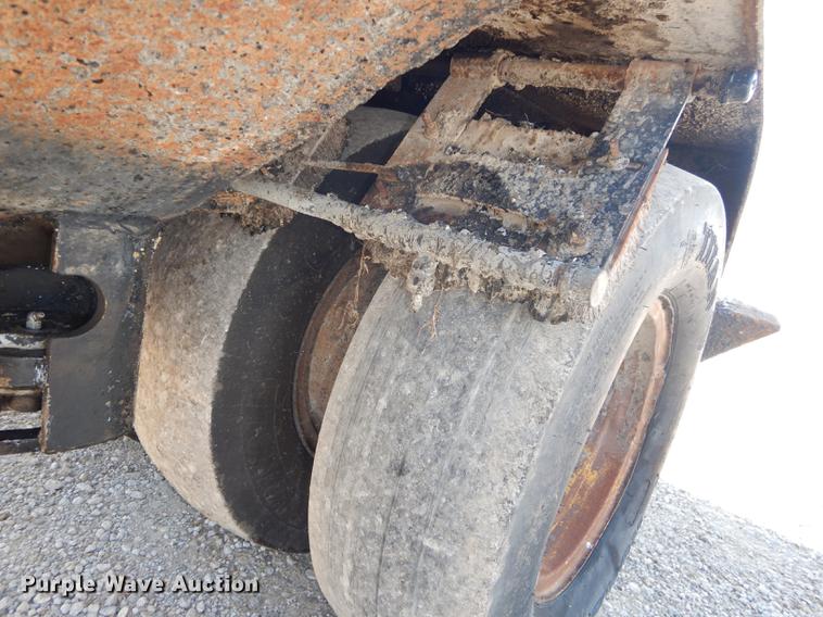 image for item DD0809 1997 Hyster C530A pneumatic roller