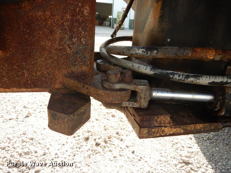 image for item DD0809 1997 Hyster C530A pneumatic roller