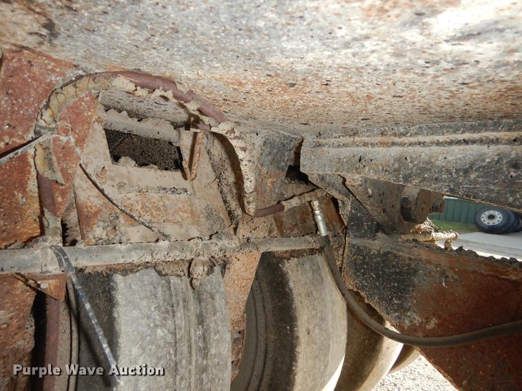 image for item DD0809 1997 Hyster C530A pneumatic roller