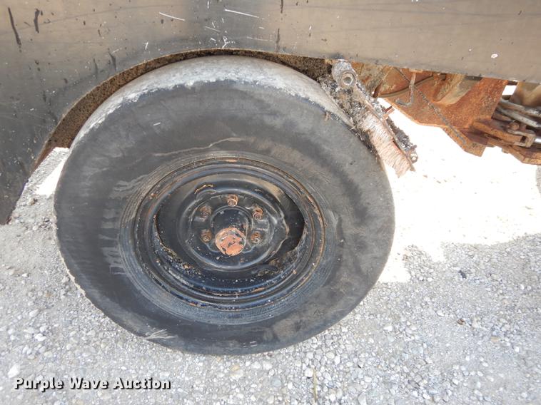 image for item DD0809 1997 Hyster C530A pneumatic roller