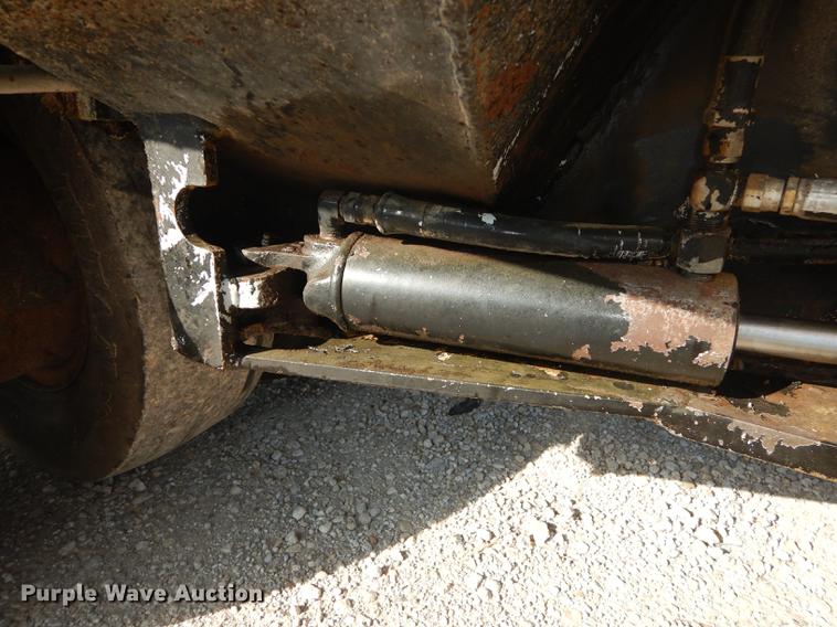 image for item DD0809 1997 Hyster C530A pneumatic roller