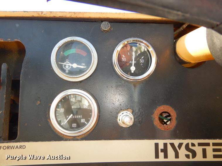 image for item DD0809 1997 Hyster C530A pneumatic roller