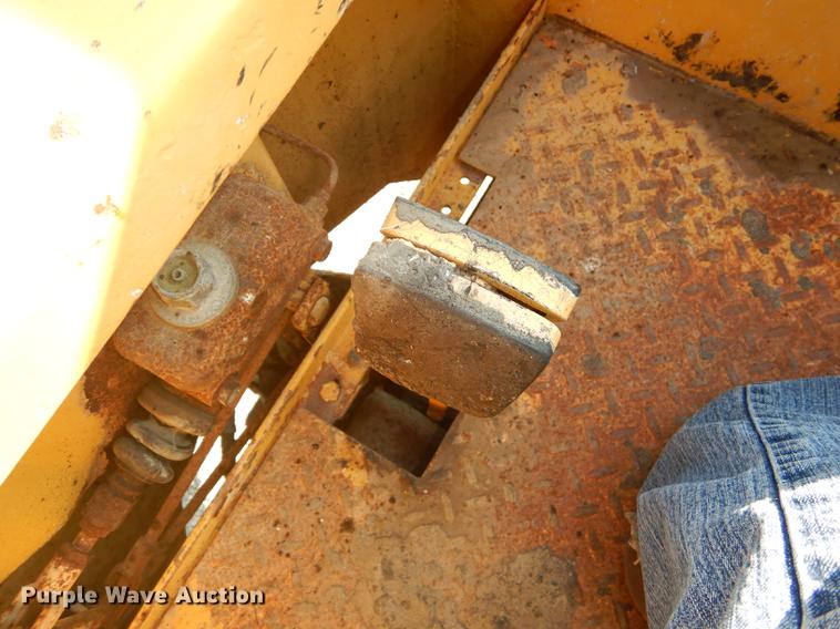 image for item DD0809 1997 Hyster C530A pneumatic roller