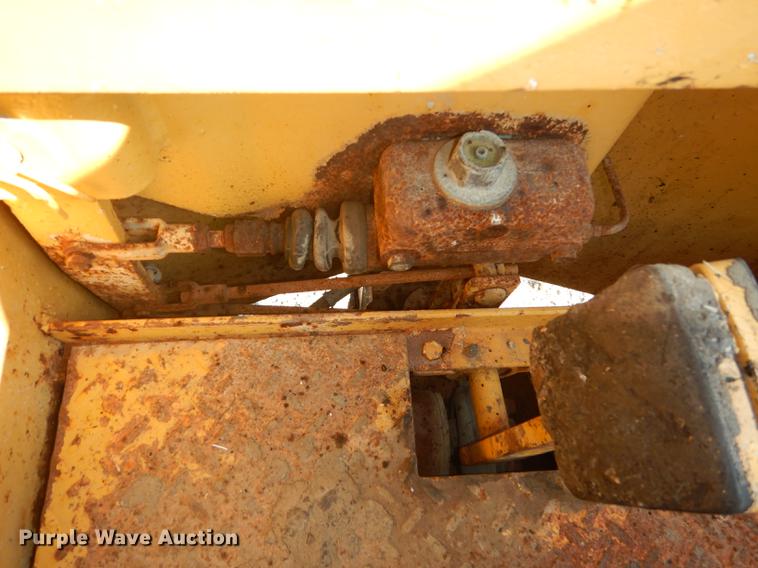 image for item DD0809 1997 Hyster C530A pneumatic roller