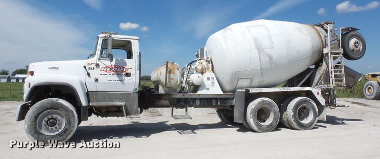 image for item DD1591 1995 Ford LT9000 ready mix truck