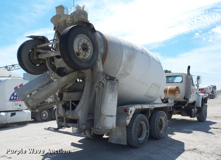 image for item DD1591 1995 Ford LT9000 ready mix truck