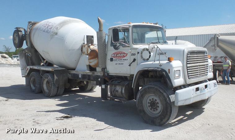 image for item DD1591 1995 Ford LT9000 ready mix truck