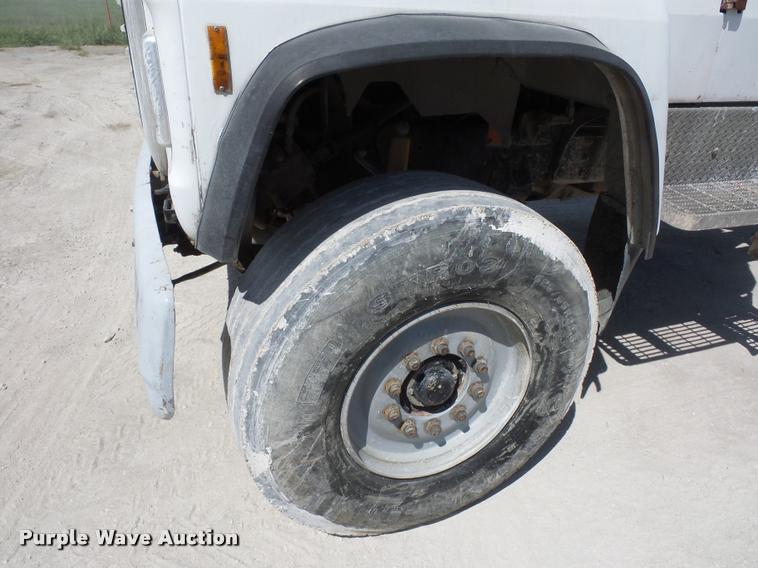 image for item DD1591 1995 Ford LT9000 ready mix truck