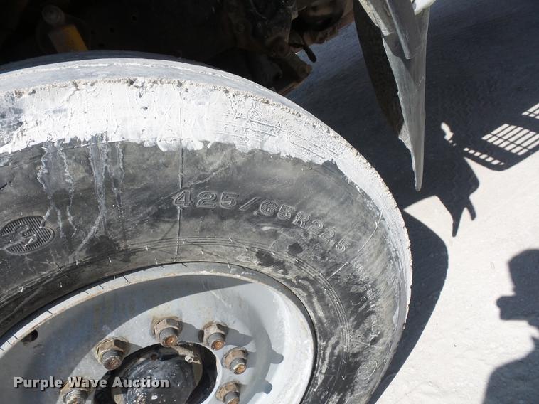 image for item DD1591 1995 Ford LT9000 ready mix truck