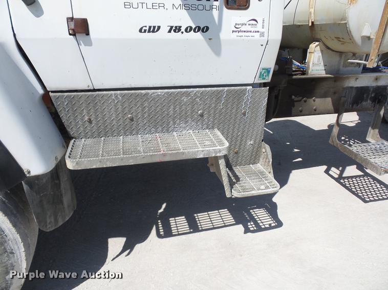 image for item DD1591 1995 Ford LT9000 ready mix truck