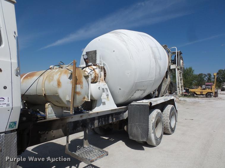 image for item DD1591 1995 Ford LT9000 ready mix truck