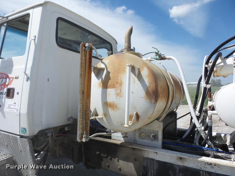 image for item DD1591 1995 Ford LT9000 ready mix truck