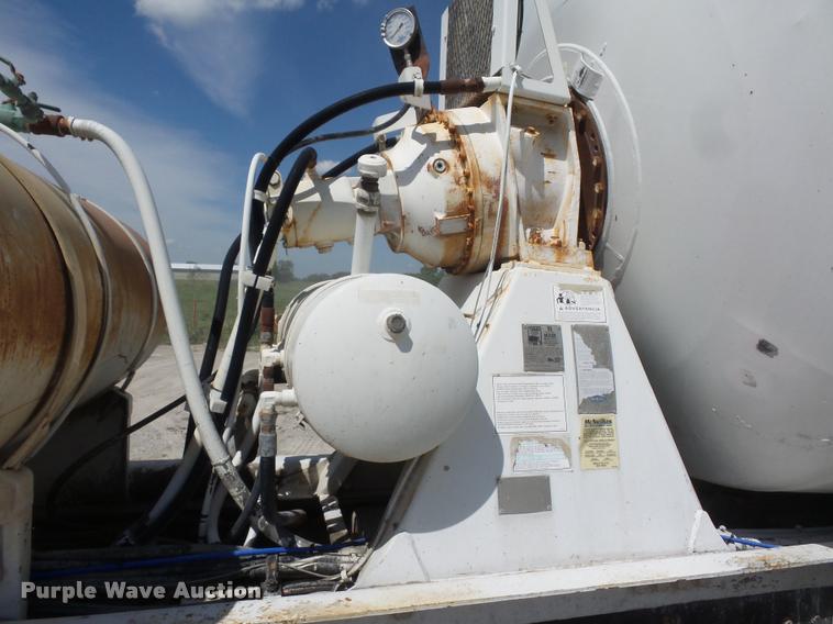 image for item DD1591 1995 Ford LT9000 ready mix truck