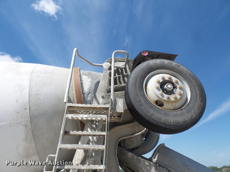 image for item DD1591 1995 Ford LT9000 ready mix truck