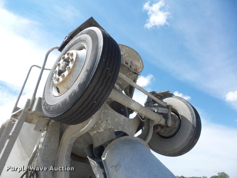 image for item DD1591 1995 Ford LT9000 ready mix truck