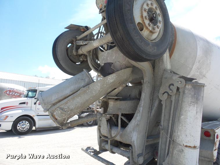 image for item DD1591 1995 Ford LT9000 ready mix truck